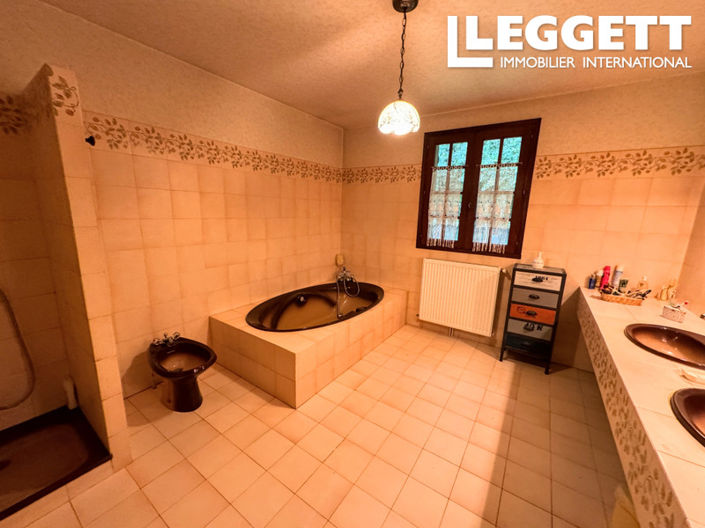 Image No.8-4 Bed House for sale