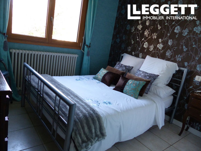 Image No.7-7 Bed House for sale