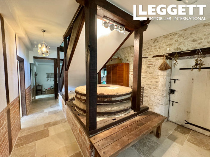 Image No.3-8 Bed House for sale