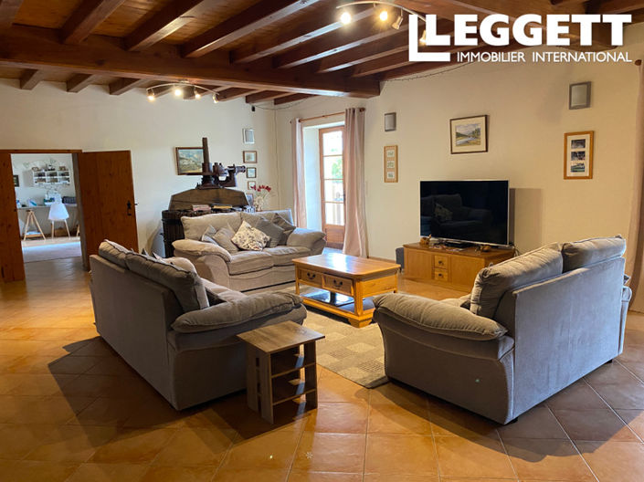 Image No.6-6 Bed House for sale