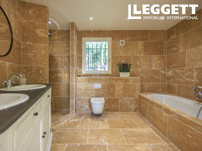 Image No.6-5 Bed House for sale