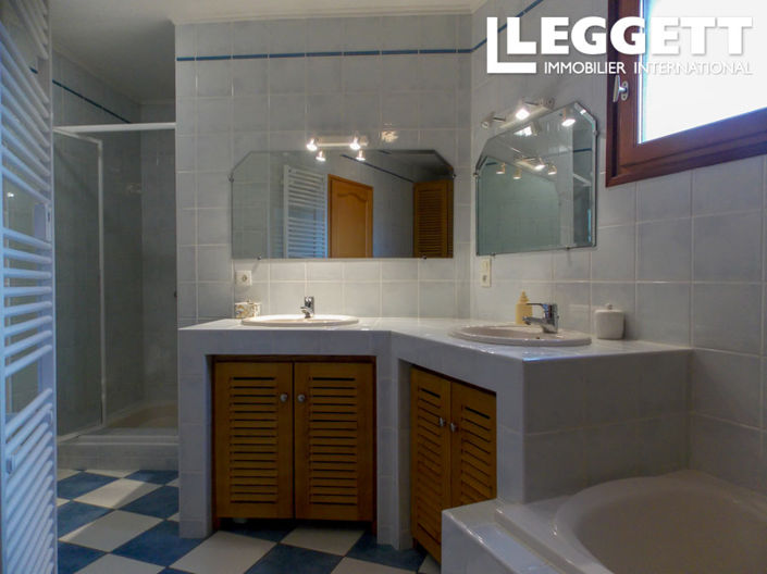 Image No.8-3 Bed House for sale