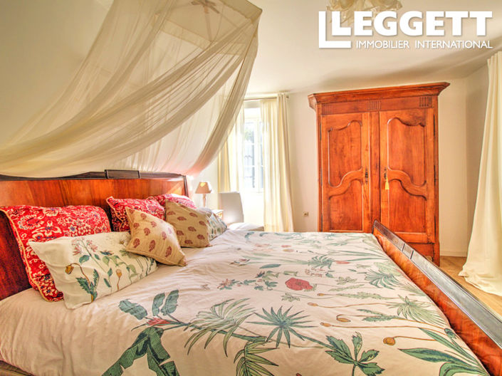 Image No.6-6 Bed House for sale