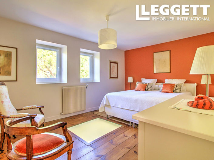 Image No.7-6 Bed House for sale