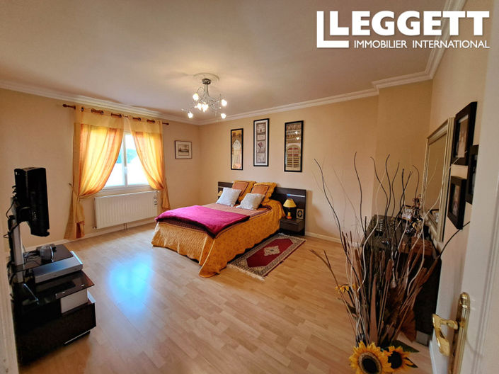 Image No.5-5 Bed House for sale