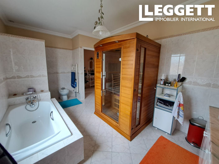 Image No.7-5 Bed House for sale