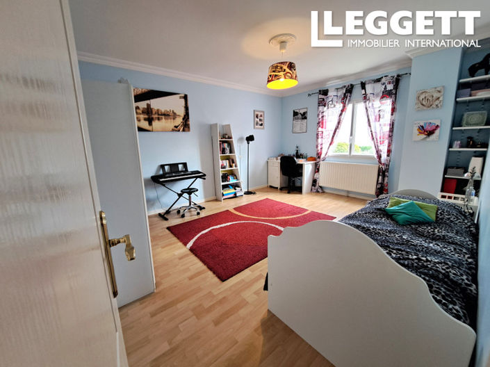 Image No.9-5 Bed House for sale