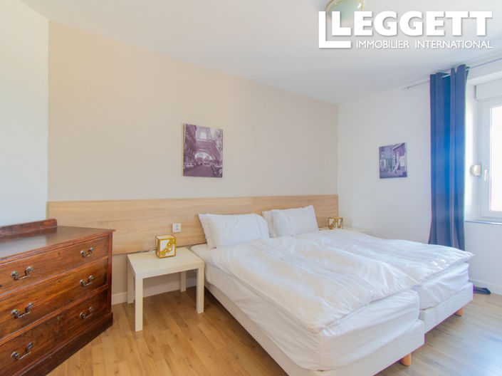 Image No.4-8 Bed House for sale