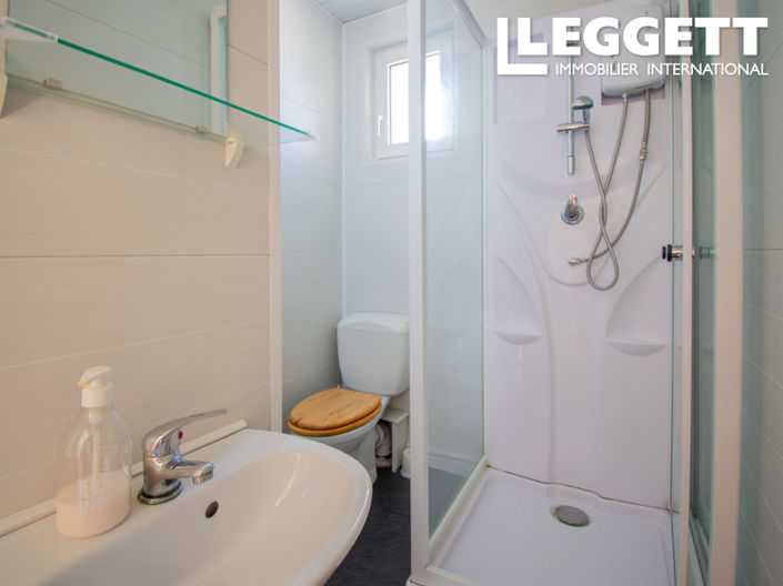 Image No.5-8 Bed House for sale