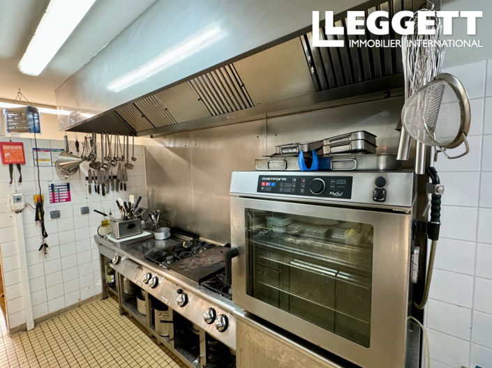 Image No.6-5 Bed Commercial for sale