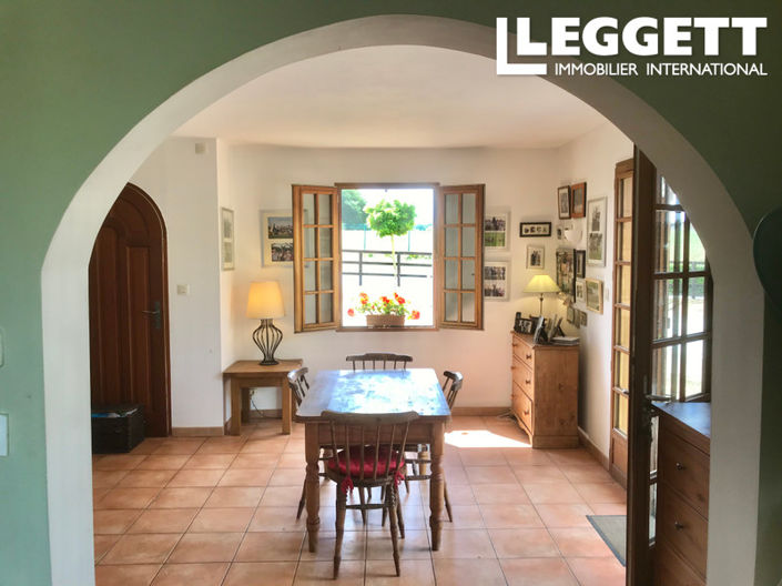 Image No.5-3 Bed Commercial for sale