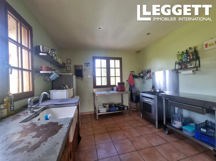 Image No.7-3 Bed Commercial for sale