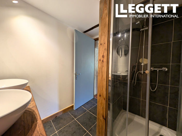 Image No.10-3 Bed House for sale