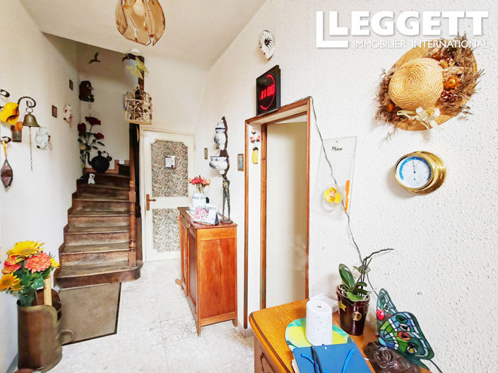 Image No.6-6 Bed House for sale