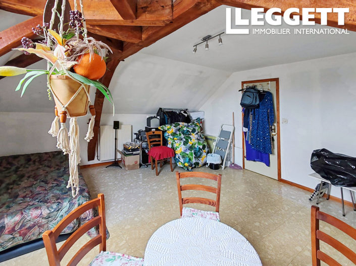 Image No.8-6 Bed House for sale