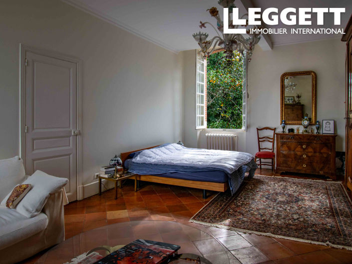 Image No.6-5 Bed Chateaux for sale