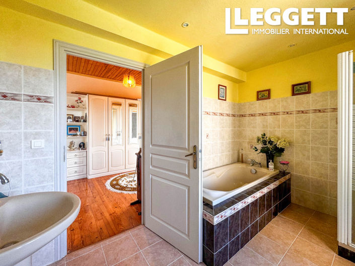 Image No.6-4 Bed House for sale