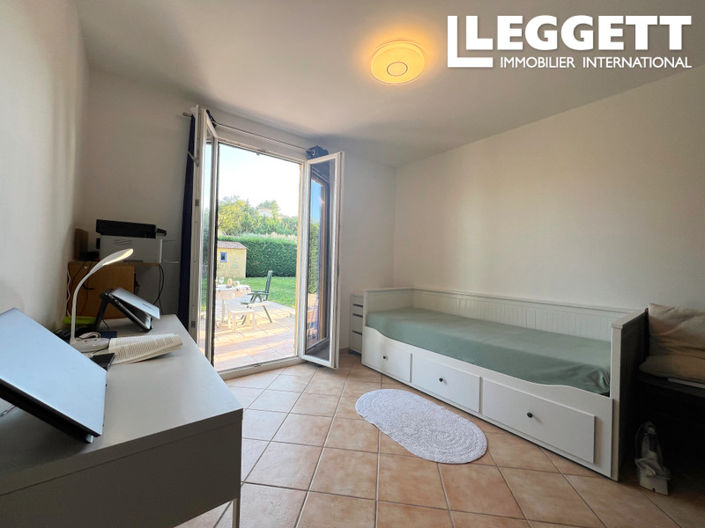 Image No.8-4 Bed House for sale