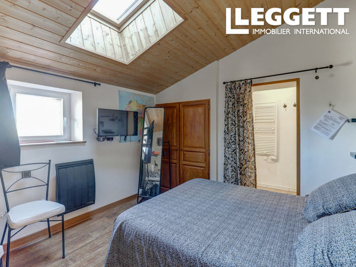 Image No.7-7 Bed House for sale