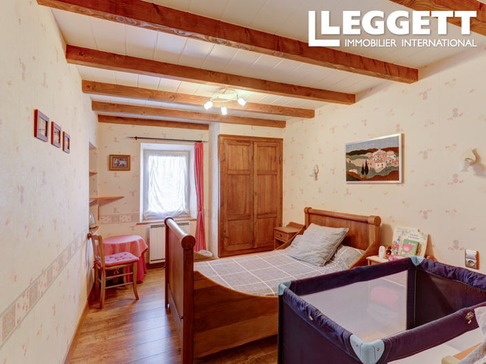 Image No.8-7 Bed House for sale