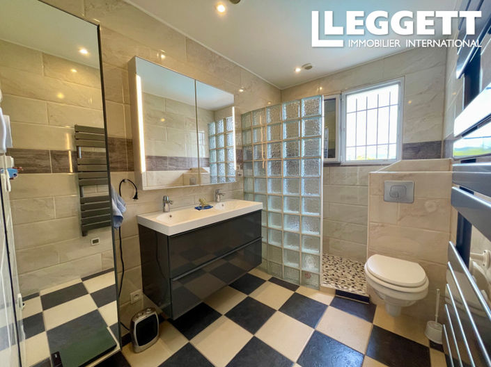 Image No.8-4 Bed House for sale