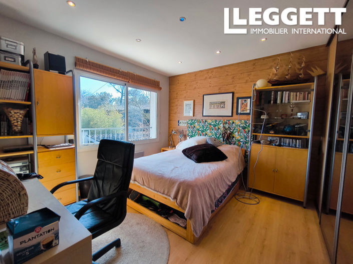 Image No.8-4 Bed House for sale