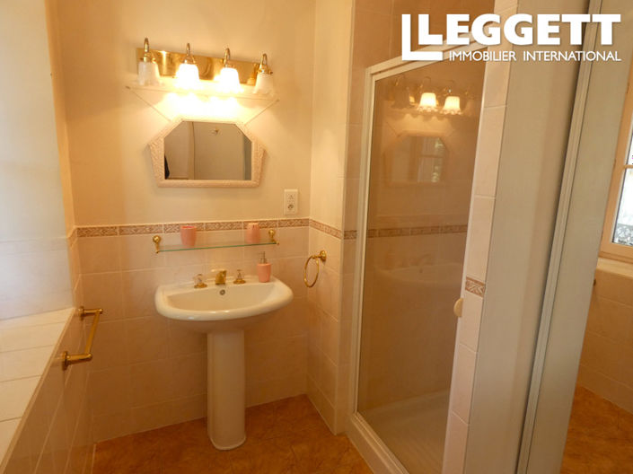 Image No.6-8 Bed House for sale