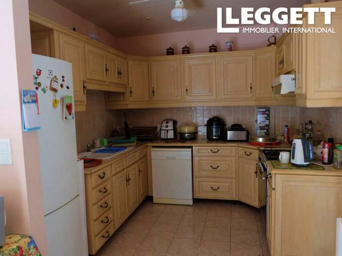 Image No.7-8 Bed House for sale