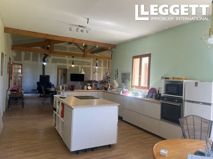 Image No.2-4 Bed House for sale