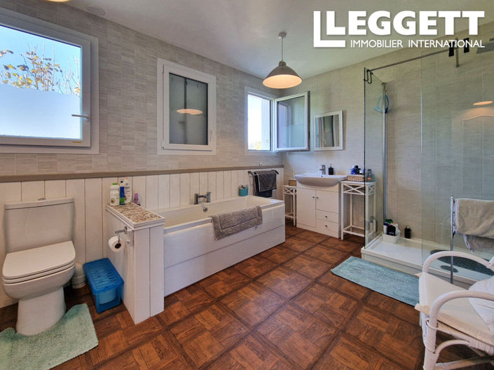 Image No.8-4 Bed House for sale