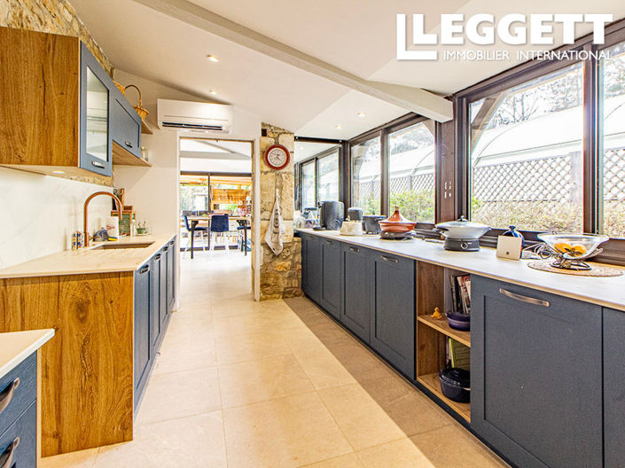 Image No.5-10 Bed House for sale