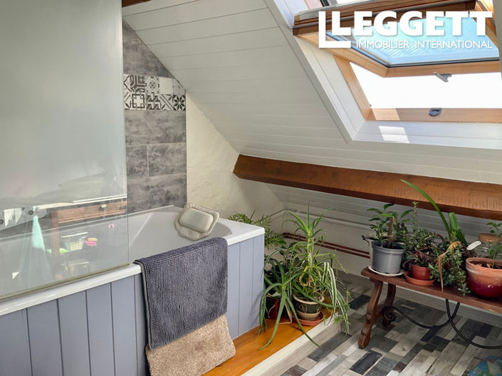 Image No.10-3 Bed House for sale