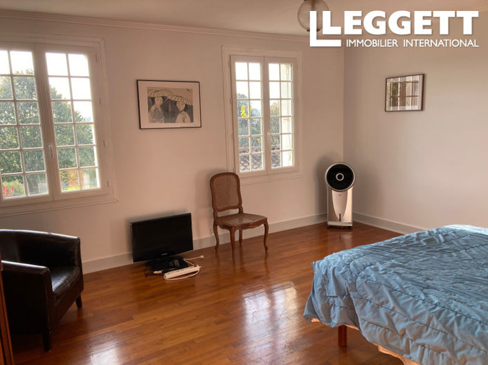 Image No.8-6 Bed House for sale