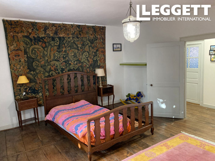 Image No.9-6 Bed House for sale