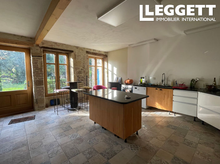 Image No.10-3 Bed House for sale