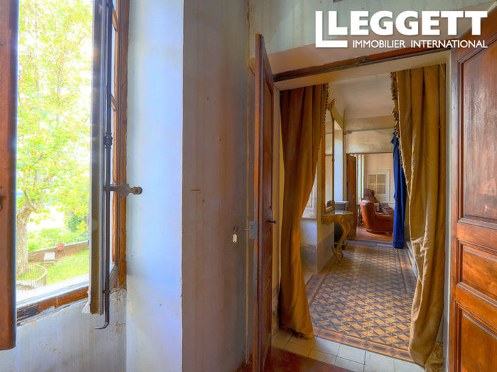 Image No.7-16 Bed Chateaux for sale