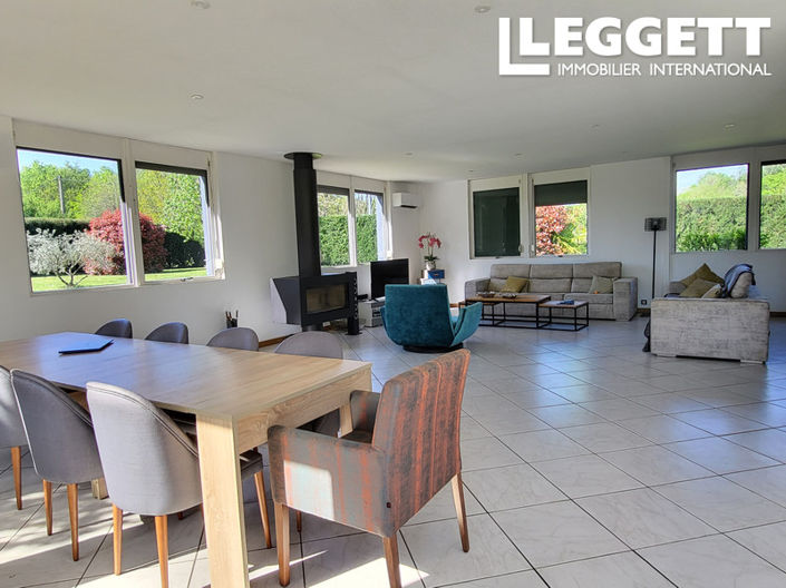 Image No.10-6 Bed House for sale