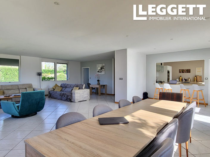 Image No.2-6 Bed House for sale