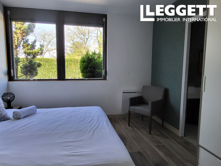 Image No.9-6 Bed House for sale