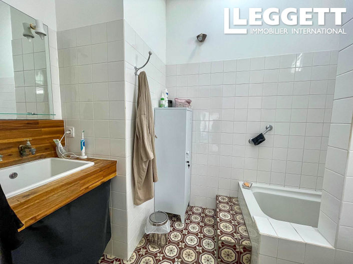 Image No.10-3 Bed House for sale