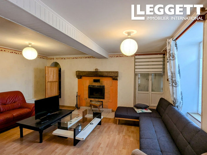 Image No.6-6 Bed House for sale