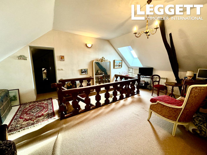 Image No.10-3 Bed House for sale