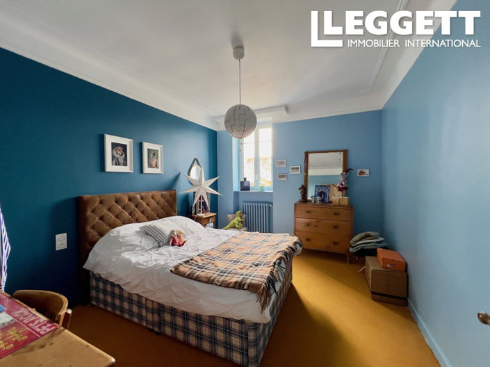 Image No.8-5 Bed House for sale