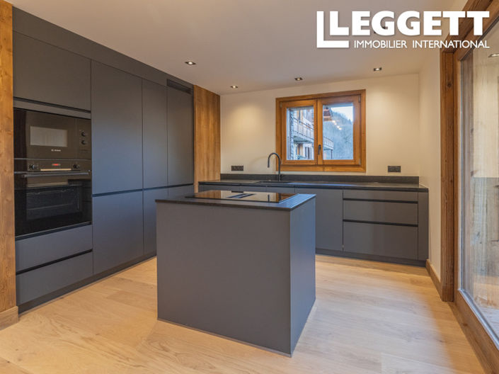 Image No.2-4 Bed House for sale