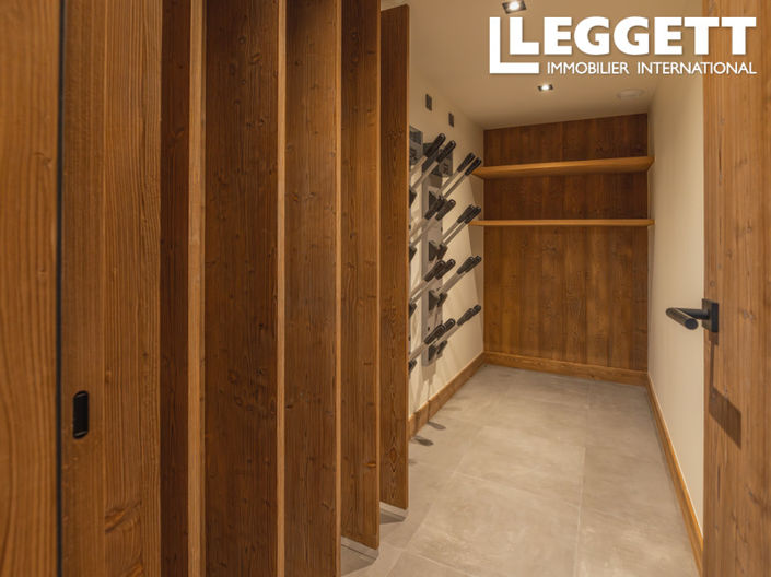 Image No.8-4 Bed House for sale