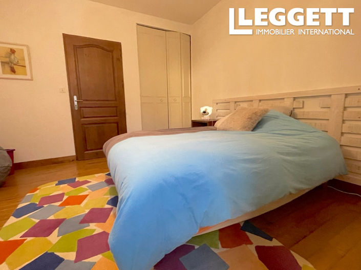 Image No.7-5 Bed House for sale