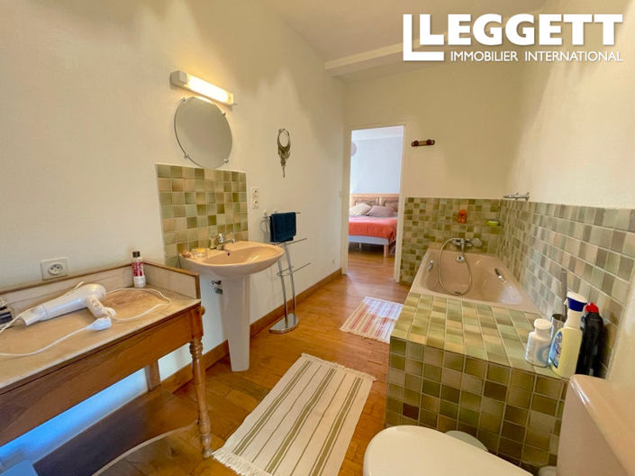 Image No.8-5 Bed House for sale