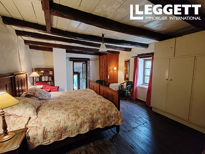 Image No.10-8 Bed House for sale