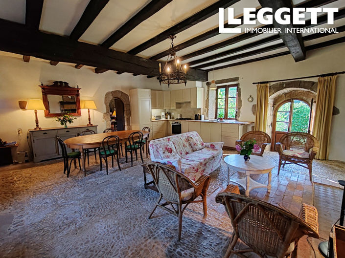 Image No.8-8 Bed House for sale