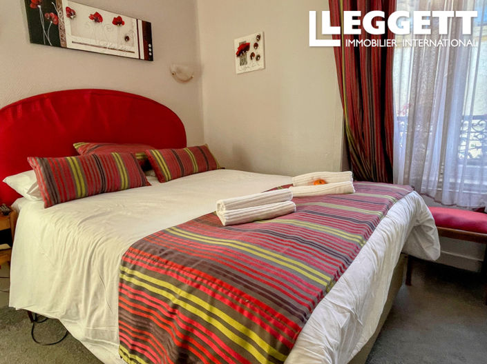 Image No.6-8 Bed Commercial for sale